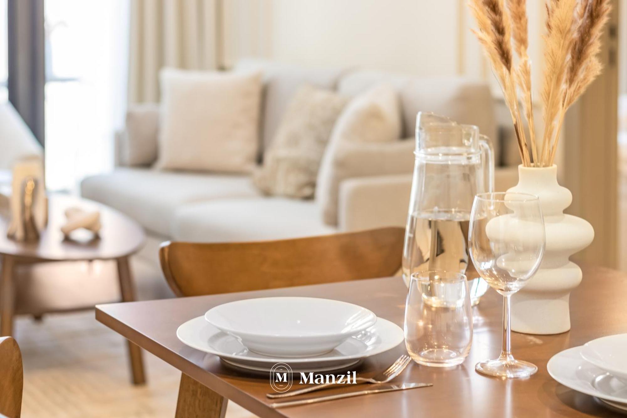 Manzil - 2br In Business Bay With Canal Views Apartment *