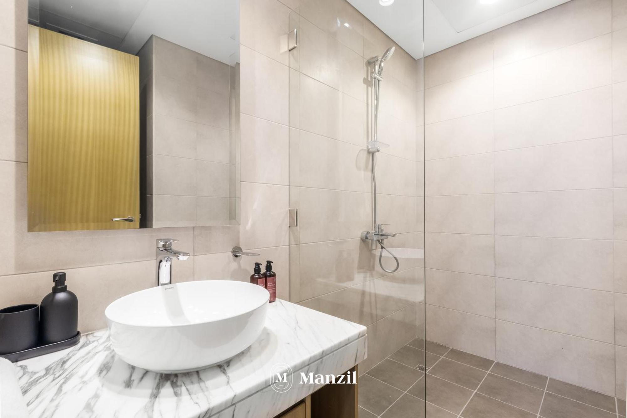 Manzil - 2br In Business Bay With Canal Views Dubai
