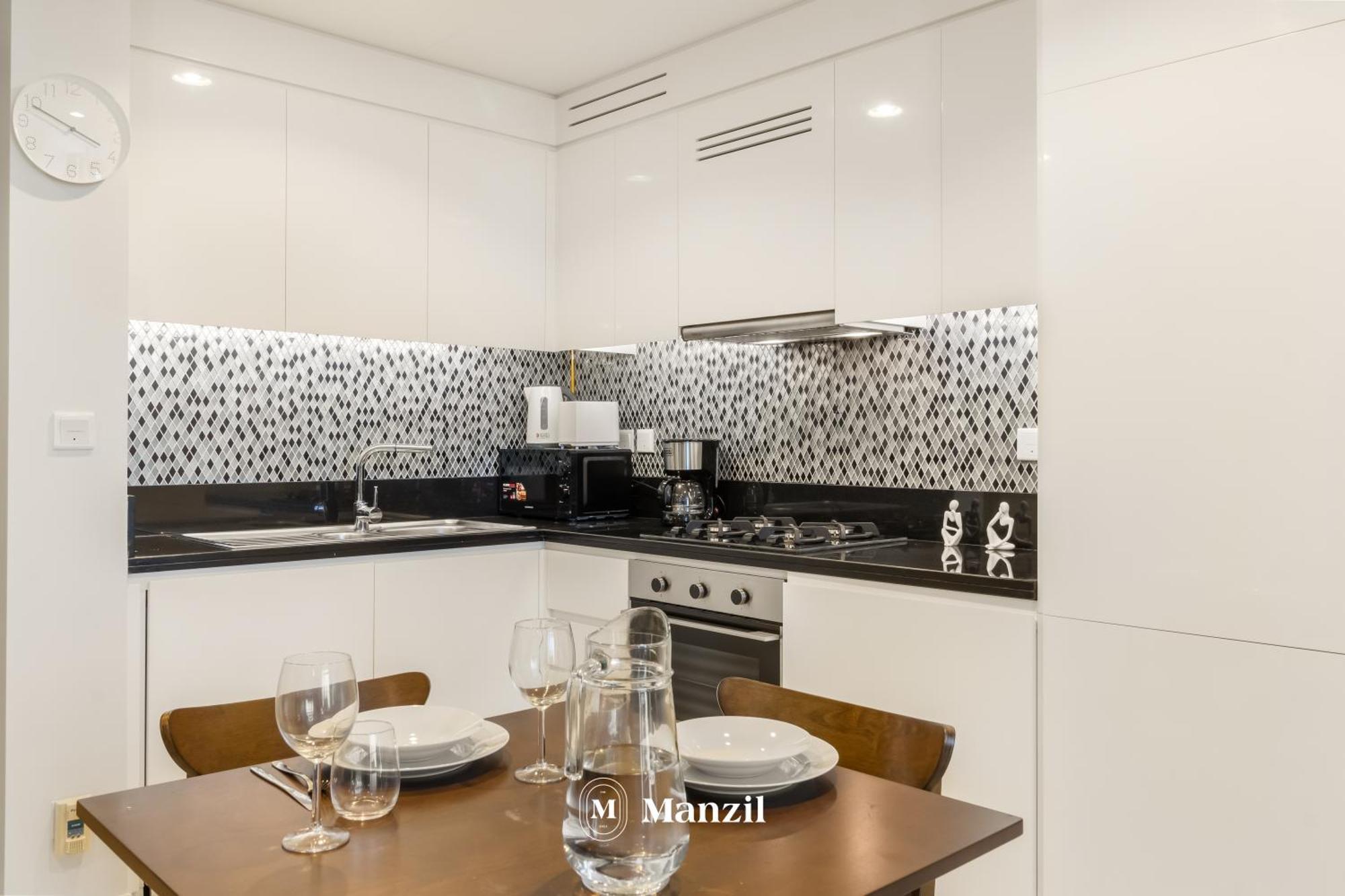 Manzil - 2br In Business Bay With Canal Views *